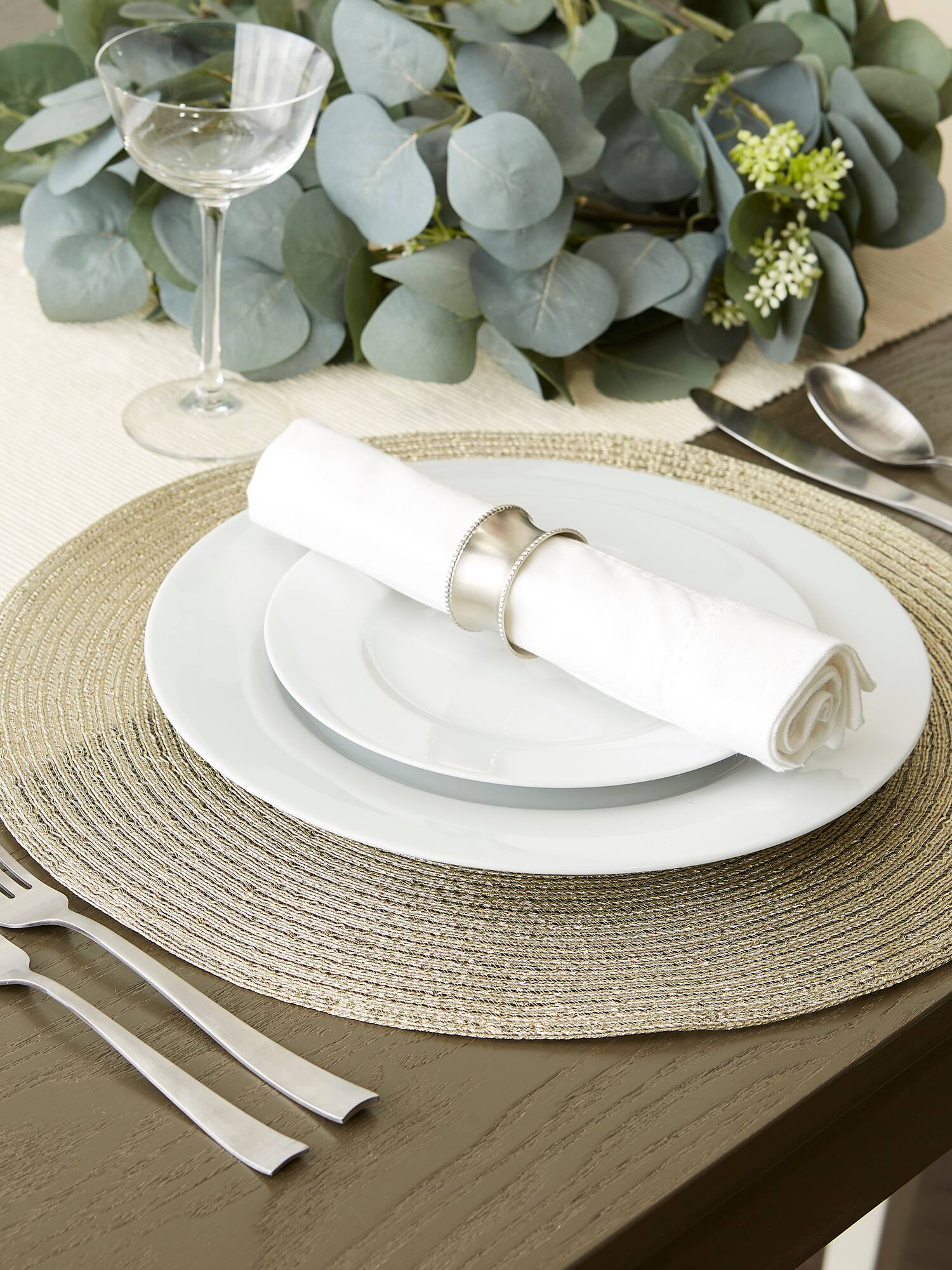 DII® Metallic Gold Round Polypropylene Woven Placemat (Set of 4)